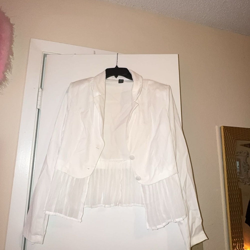 White blazer nwt - Picture 2 of 4